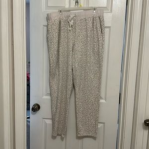 Grayish tan cheetah jogging pants with drawstring and back pocket sz1X $25